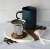 Tisanière Bleue nuit en grès de 450 ml, couvercle bois d'acacia