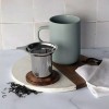 Tisanière Bleue claire en grès de 450 ml, couvercle bois d'acacia