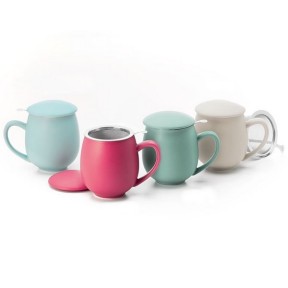 Collection de tisanières Saara en porcelaine mate avec la version gris taupe en avant – 0.35 L – Kyosei Tea
